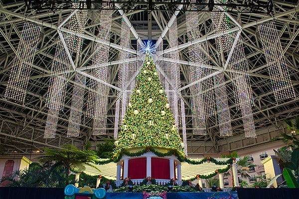 SEE “THE POLAR EXPRESS” IN ICE DURING CHRISTMAS AT GAYLORD PALMS!