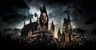 Dark Arts at Hogwarts Castle projection show lighting Hogwarts with the Dark Mark and skulls at Universal Orlando