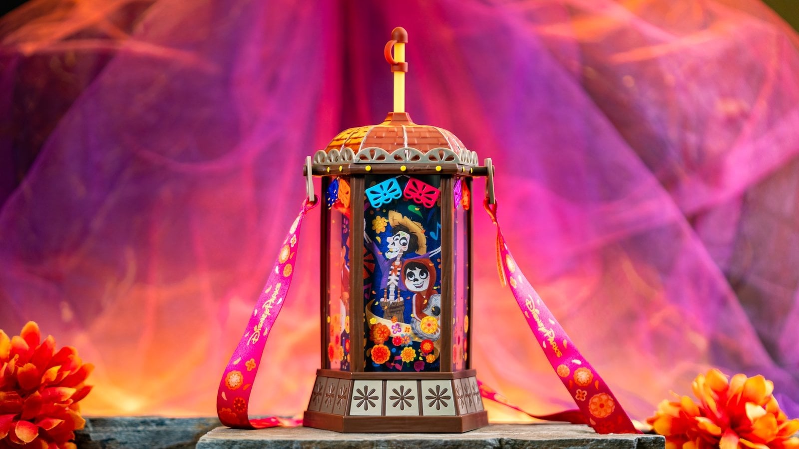 Light-up Coco lantern sipper with marigolds and character art