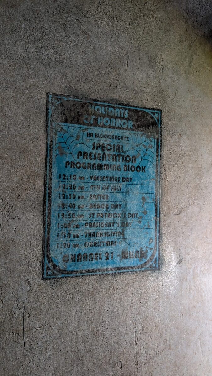 H.R. Bloodengutz Holidays for Horrors programming block sign at HHN 35