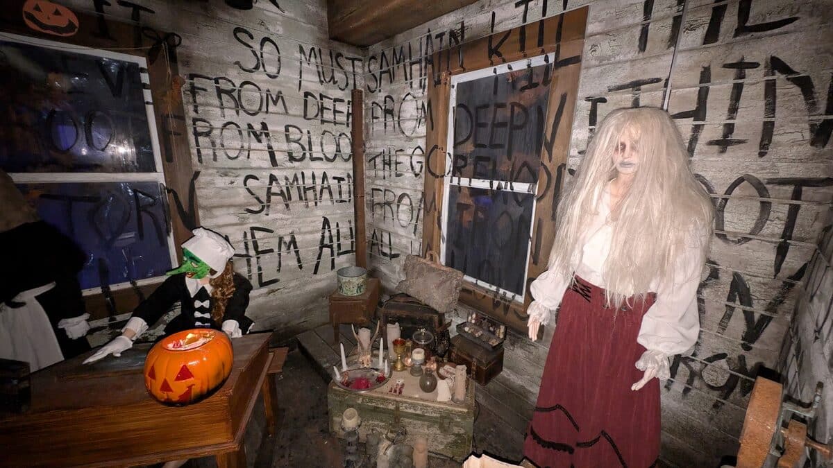 Samhain summoning room with chalk-scrawled walls in the Bloodengutz house