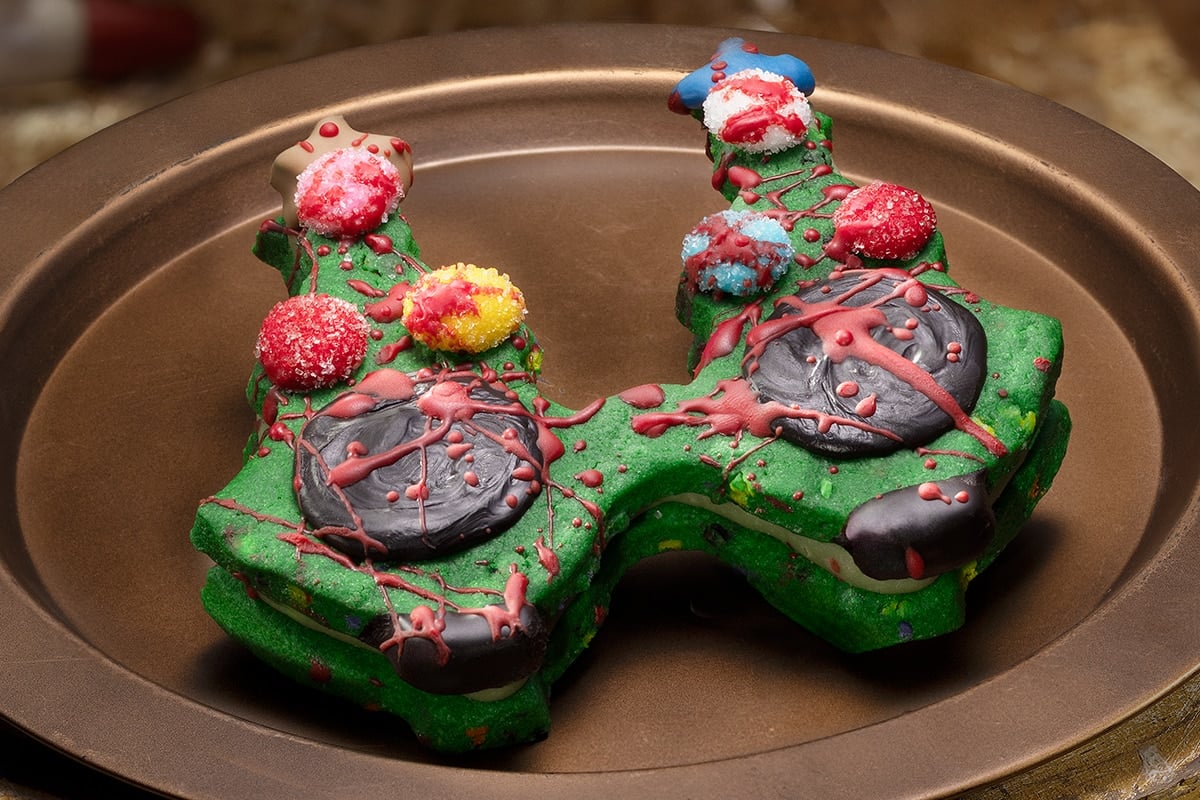 Christmas Tree Glasses Sandwich Cookie at Halloween Horror Nights Hollywood