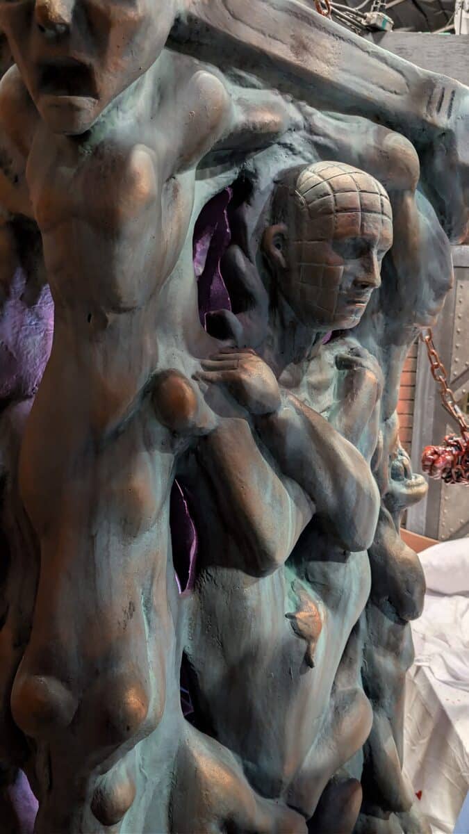 The Pillar of Souls prop from Hellraiser III in the HHN house