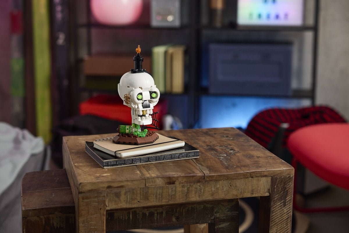 LEGO Halloween Skull Candle 40883 displayed on a side table