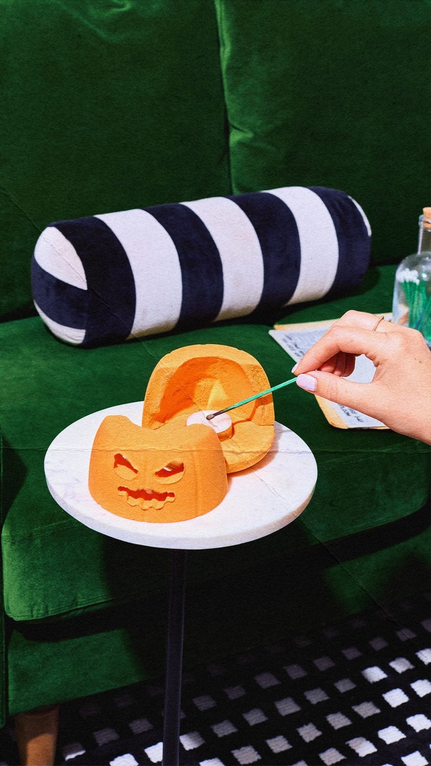 Lush The Pumpkin Tealight Bath Bomb
