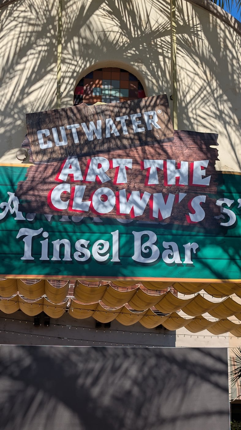 Art the Clown's Tinsel Bar