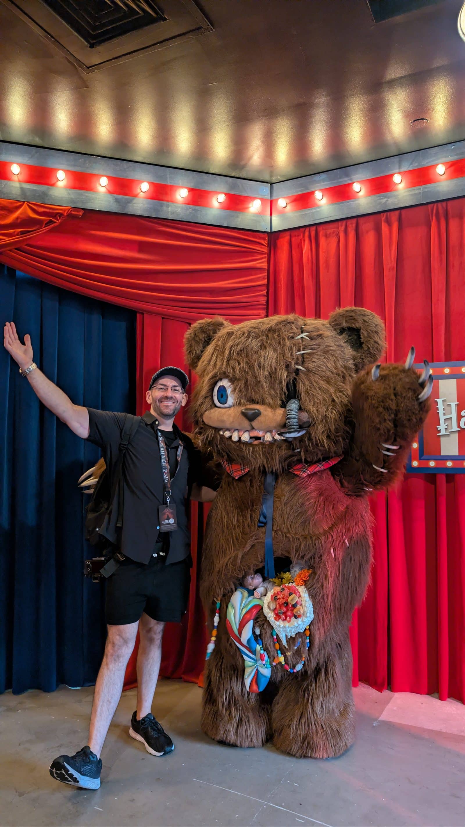 Philip Hernandez meets HamiKuma at Halloween Horror Nights 35 Premium Scream Night