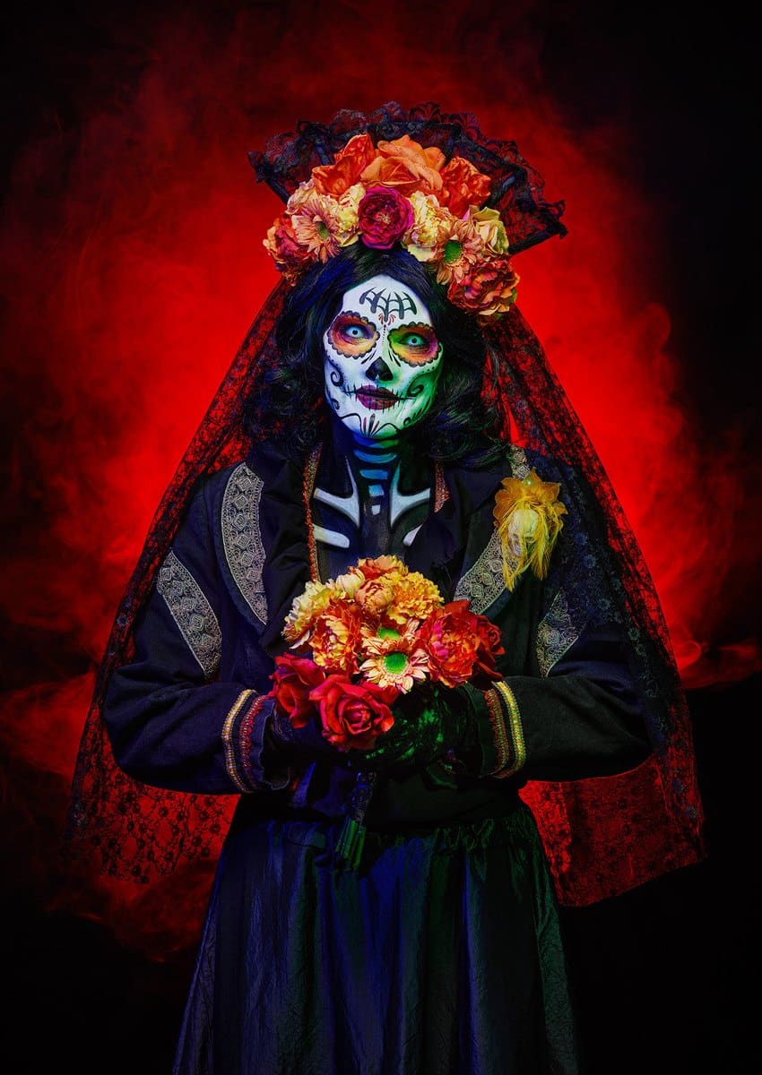 A Day of the Dead character from Toverland's Fiesta de los Muertos scare zone